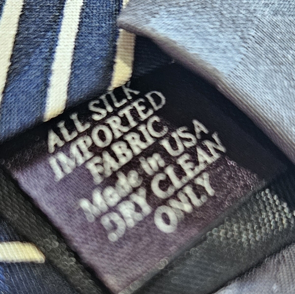 *2 for $20* Screenplay by Martin Wong Abstract Tie - Picture 4 of 6